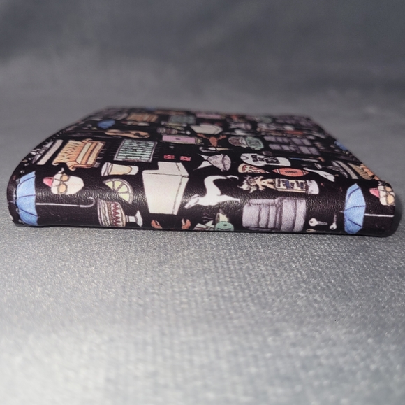 F•R•I•E•N•D•S Wallet - Picture 4 of 15